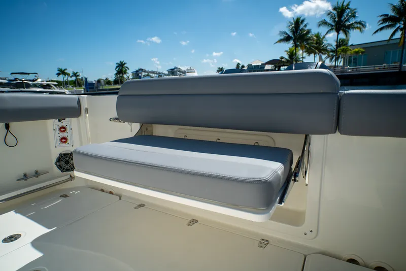 Slide: The Image of Boston Whaler 280 Outrage 2026 - 8