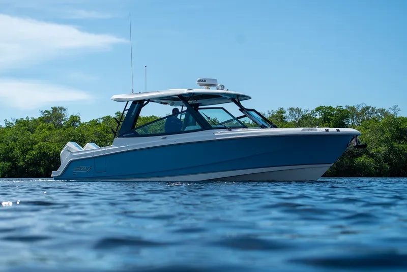 The Image of Boston Whaler 330 Vantage 2026 - 0