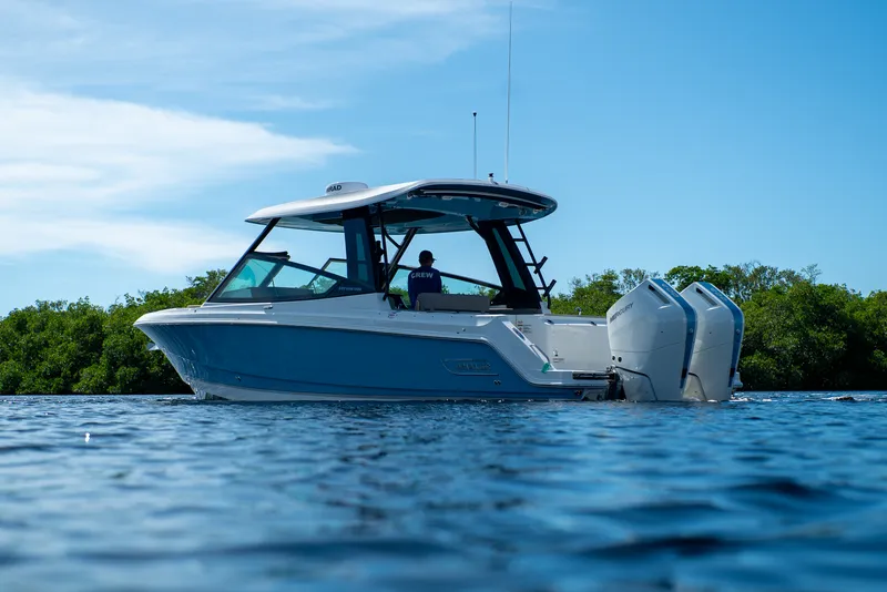 Slide: The Image of Boston Whaler 330 Vantage 2026 - 1