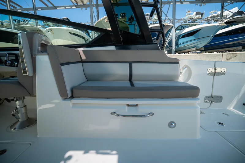 Slide: The Image of Boston Whaler 330 Vantage 2026 - 11