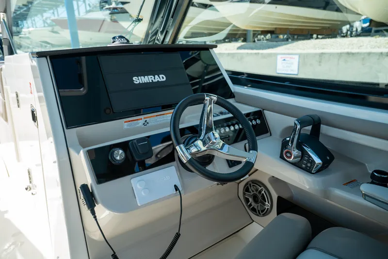 Slide: The Image of Boston Whaler 330 Vantage 2026 - 16