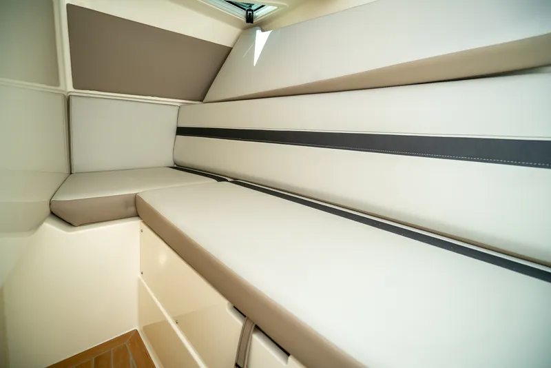 Slide: The Image of Boston Whaler 330 Vantage 2026 - 19