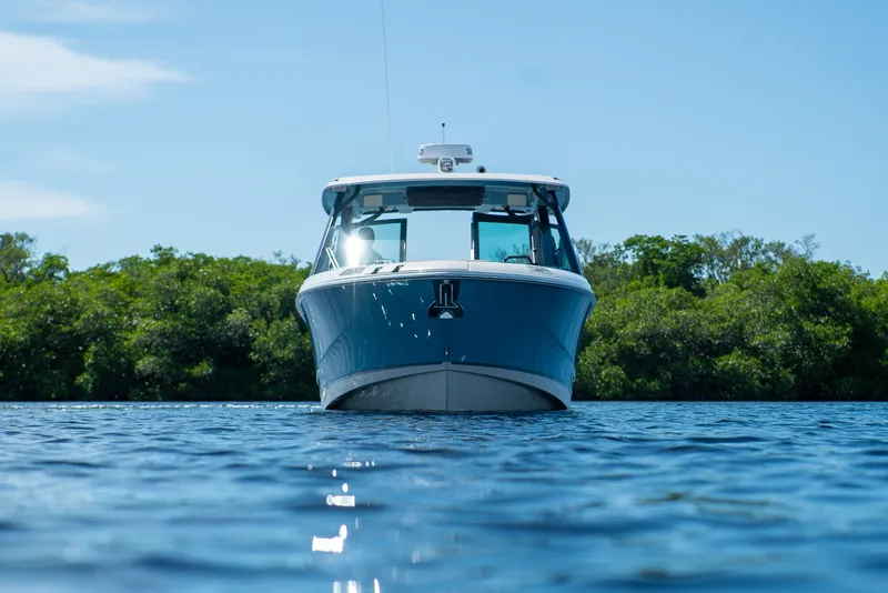 Slide: The Image of Boston Whaler 330 Vantage 2026 - 27