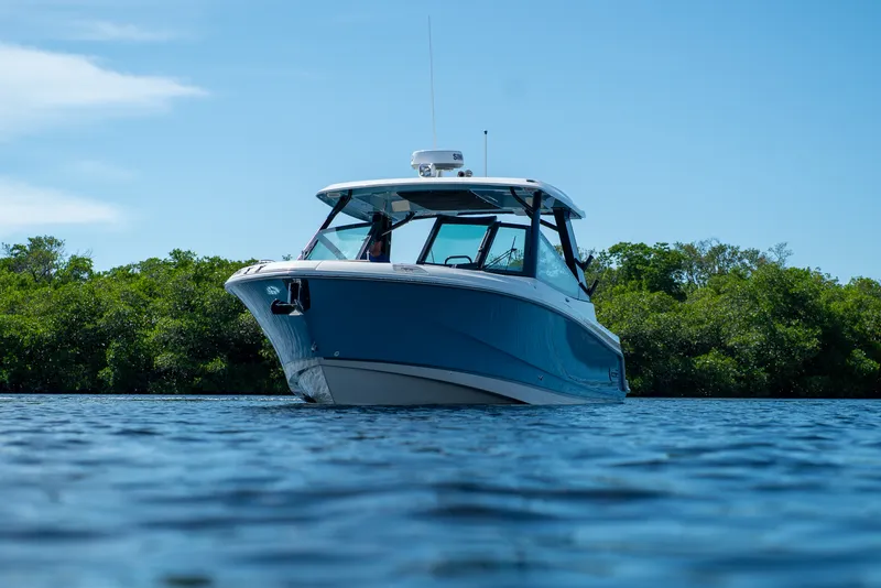 Slide: The Image of Boston Whaler 330 Vantage 2026 - 28
