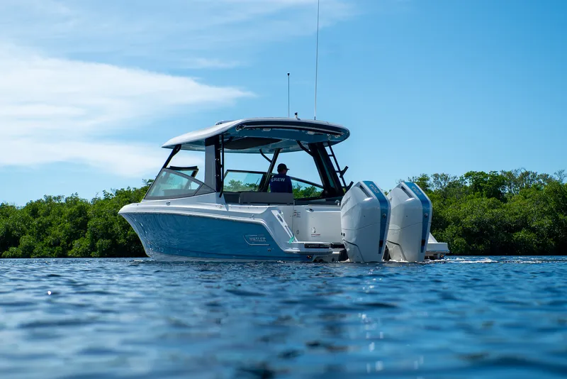 Slide: The Image of Boston Whaler 330 Vantage 2026 - 36