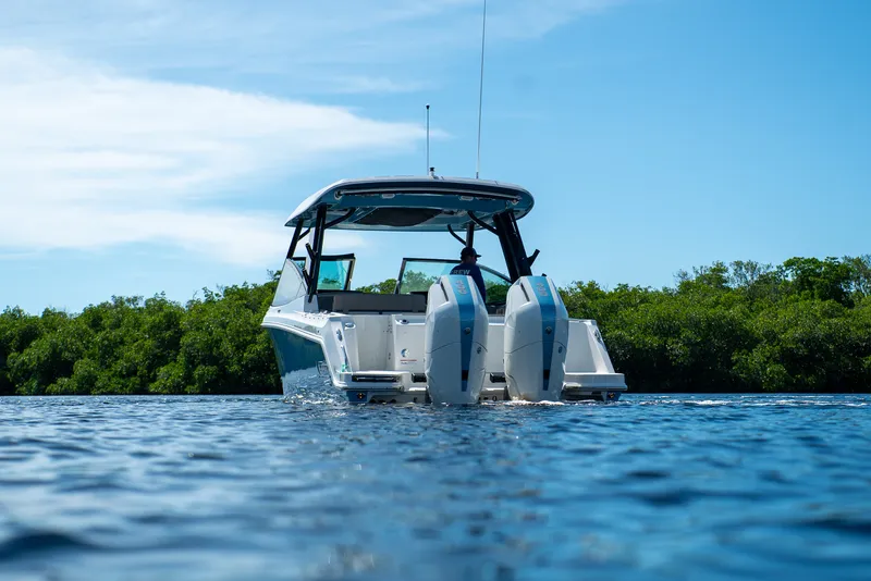 Slide: The Image of Boston Whaler 330 Vantage 2026 - 37