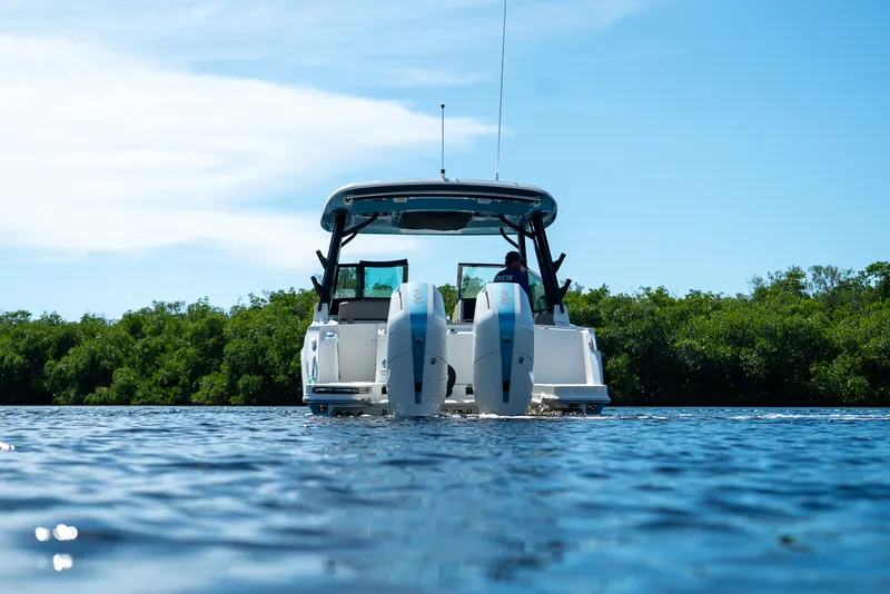 Slide: The Image of Boston Whaler 330 Vantage 2026 - 38