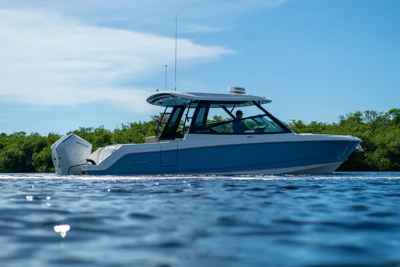 Slide: The Image of Boston Whaler 330 Vantage 2026 - 41
