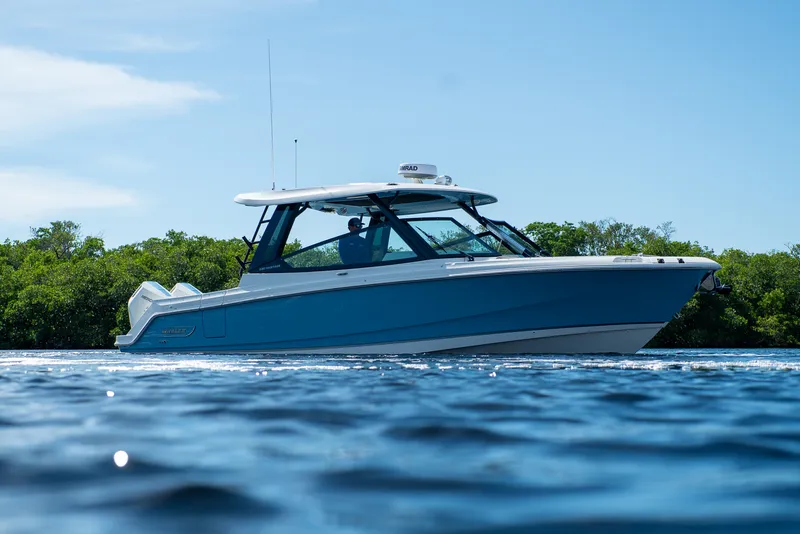 Slide: The Image of Boston Whaler 330 Vantage 2026 - 44