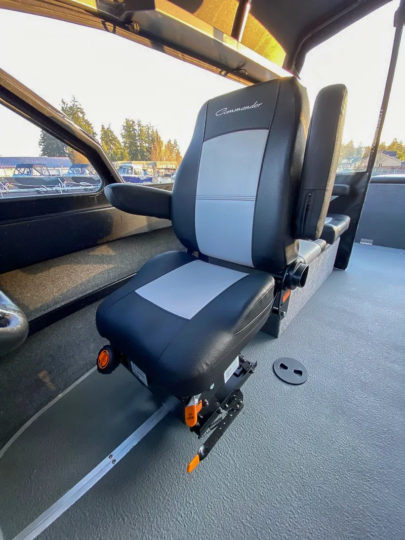 Slide: The Image of North River 24 Commander 2026 - 14