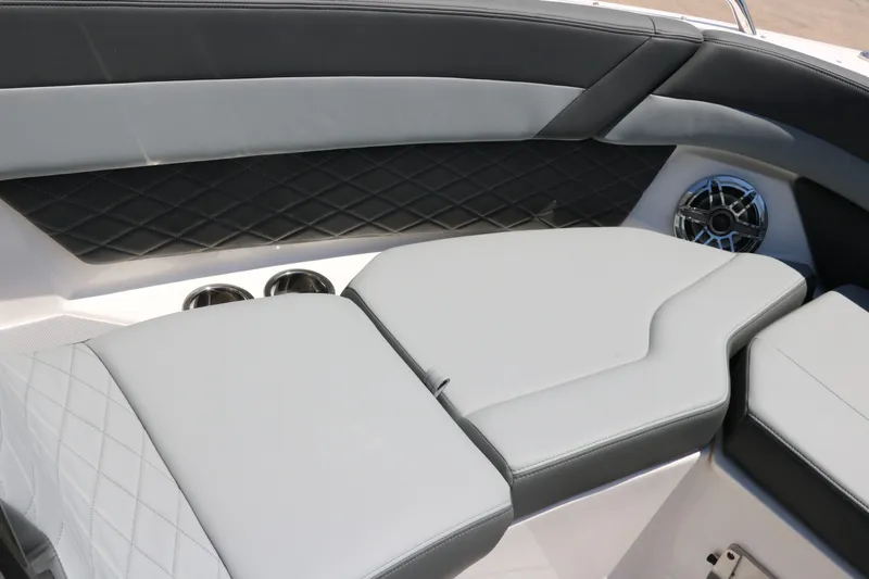 Slide: The Image of Chaparral 26 Surf 2025 - 18