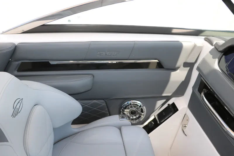 Slide: The Image of Chaparral 26 Surf 2025 - 36