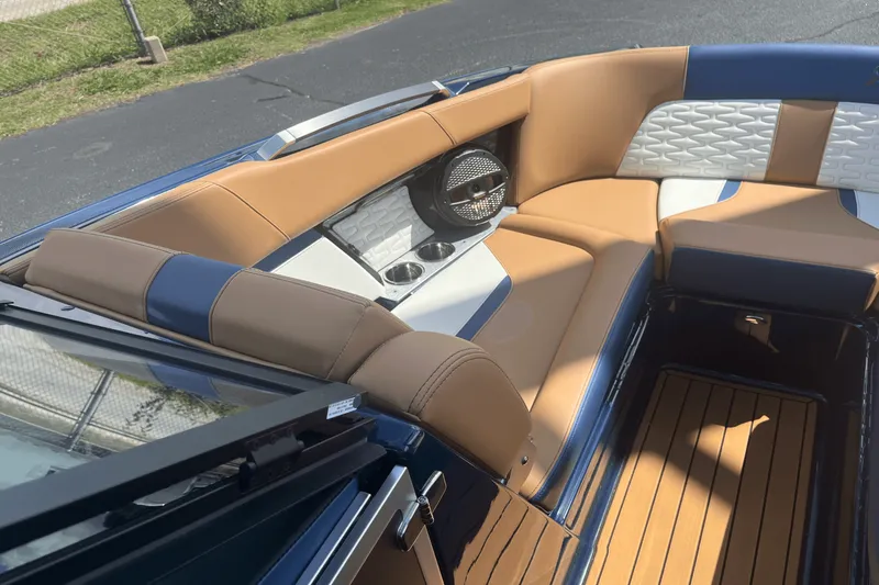 Slide: The Image of Mastercraft X24 2024 - 13