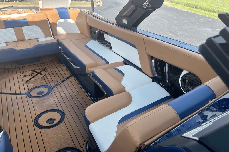 Slide: The Image of Mastercraft X24 2024 - 16