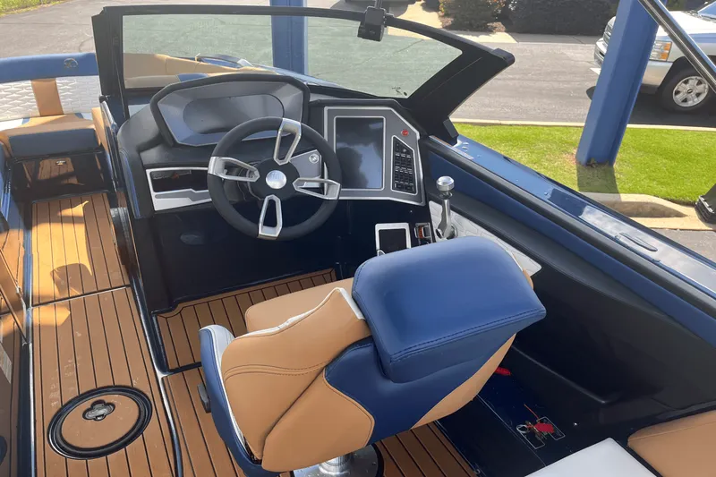 Slide: The Image of Mastercraft X24 2024 - 20