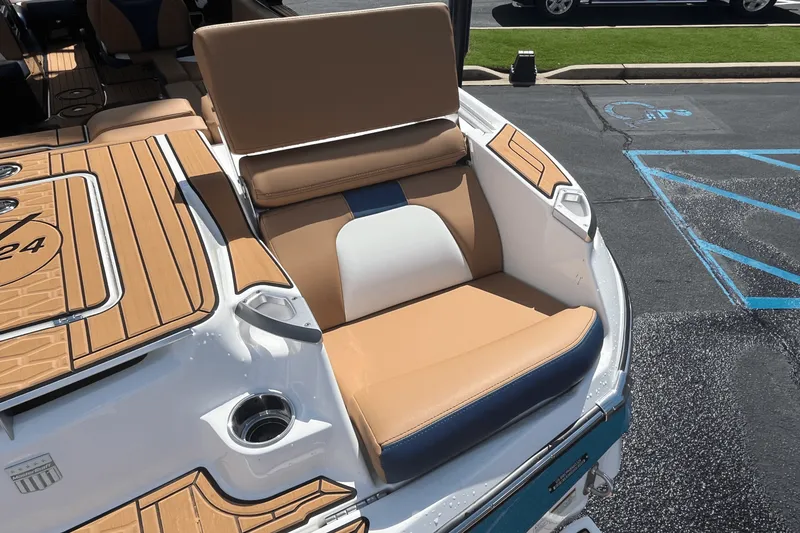 Slide: The Image of Mastercraft X24 2024 - 9