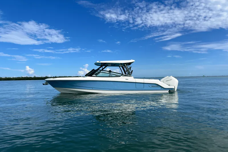 Slide: The Image of Boston Whaler 280 Vantage 2026 - 0