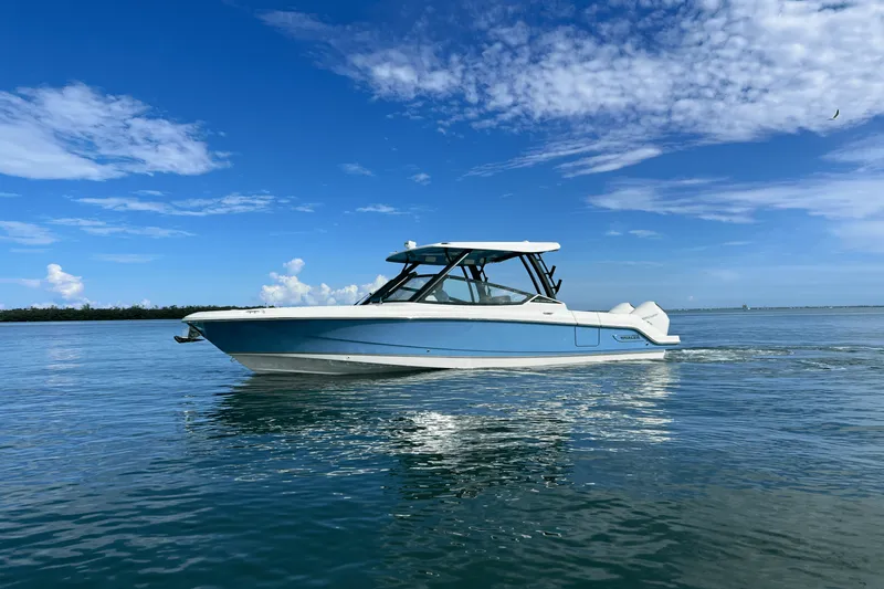 Slide: The Image of Boston Whaler 280 Vantage 2026 - 1