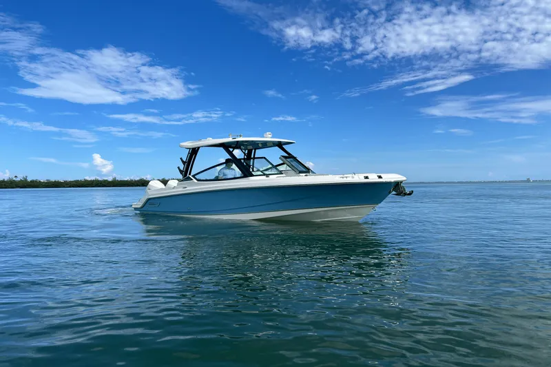 Slide: The Image of Boston Whaler 280 Vantage 2026 - 10