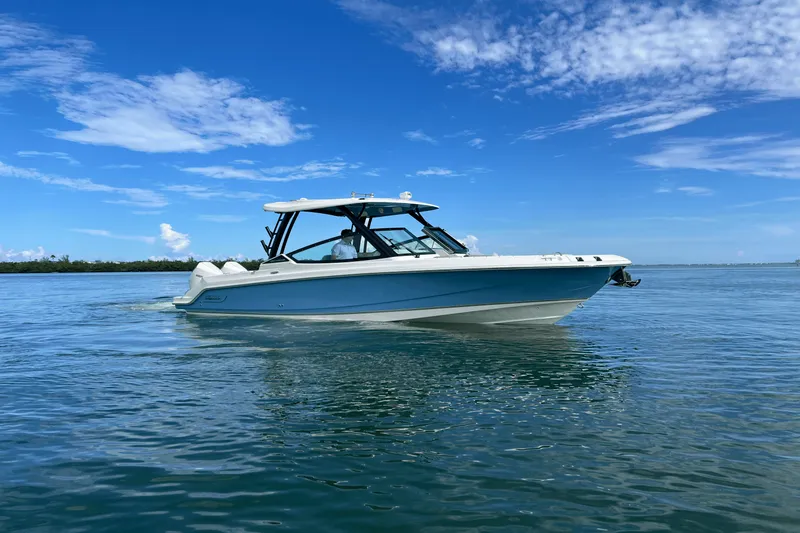 Slide: The Image of Boston Whaler 280 Vantage 2026 - 11