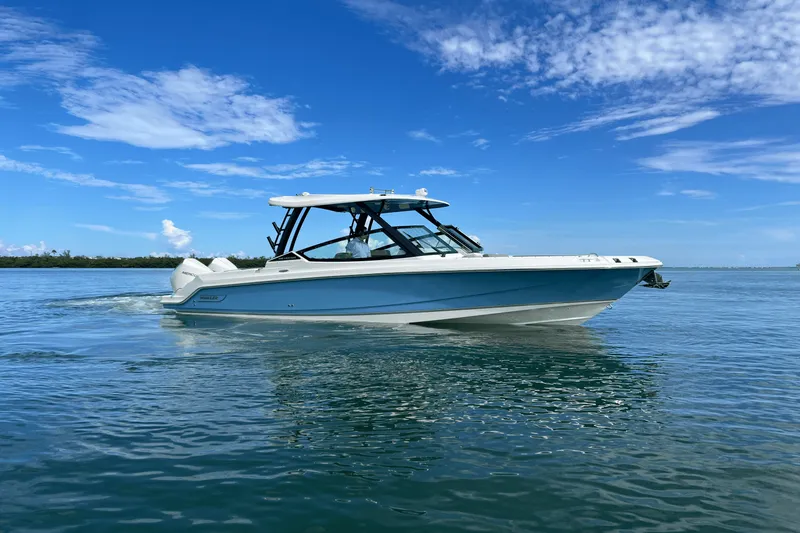 Slide: The Image of Boston Whaler 280 Vantage 2026 - 12