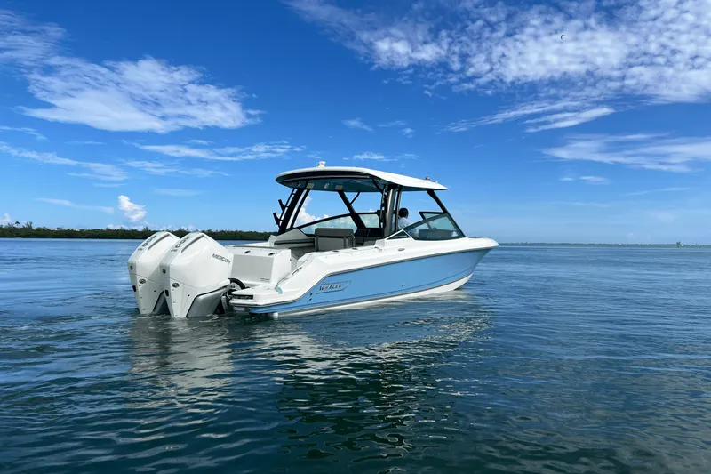 Slide: The Image of Boston Whaler 280 Vantage 2026 - 16