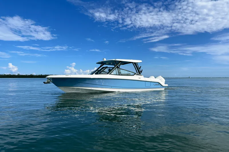 Slide: The Image of Boston Whaler 280 Vantage 2026 - 2