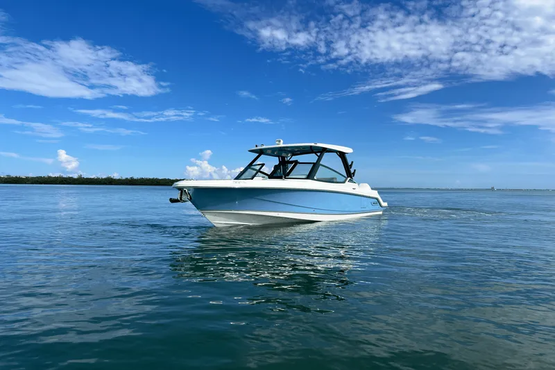 Slide: The Image of Boston Whaler 280 Vantage 2026 - 3