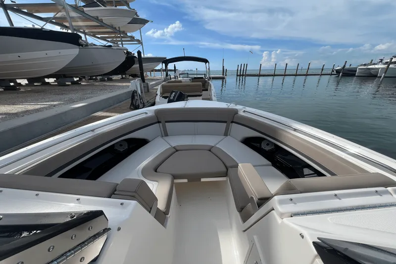 Slide: The Image of Boston Whaler 280 Vantage 2026 - 35