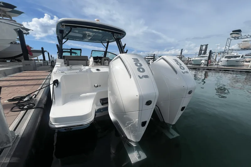 Slide: The Image of Boston Whaler 280 Vantage 2026 - 38