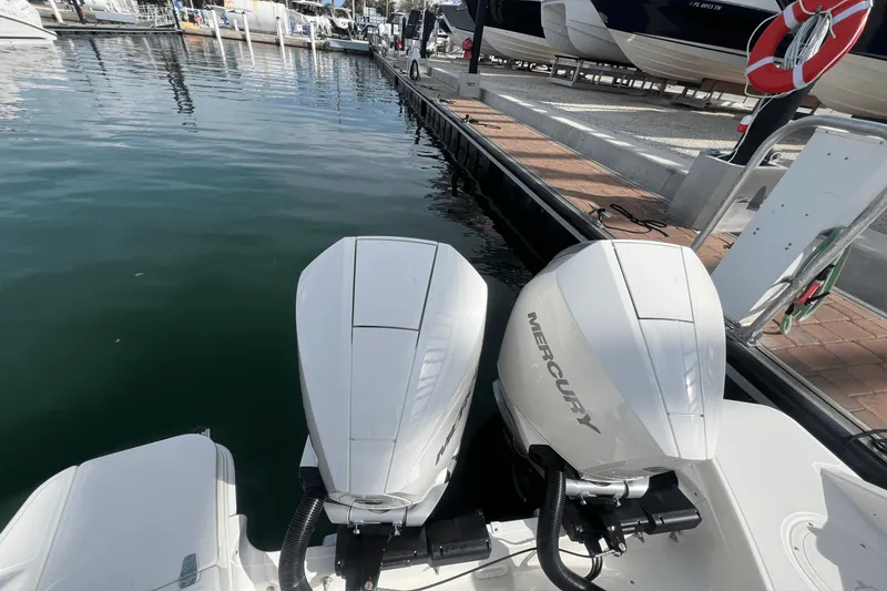Slide: The Image of Boston Whaler 280 Vantage 2026 - 39