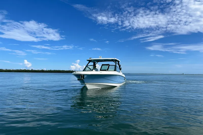 Slide: The Image of Boston Whaler 280 Vantage 2026 - 4