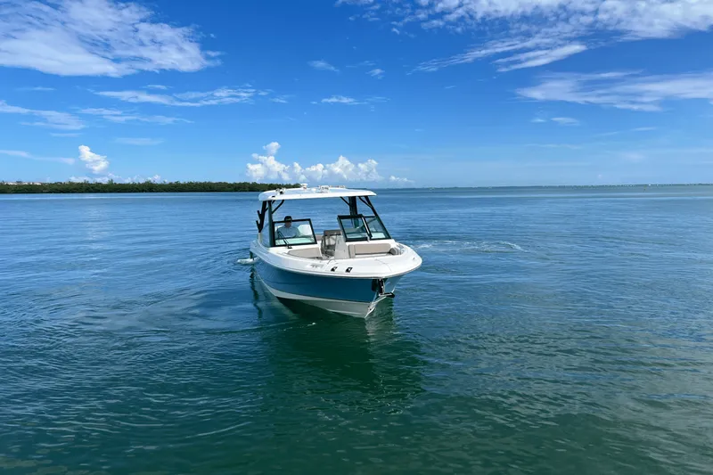 Slide: The Image of Boston Whaler 280 Vantage 2026 - 6