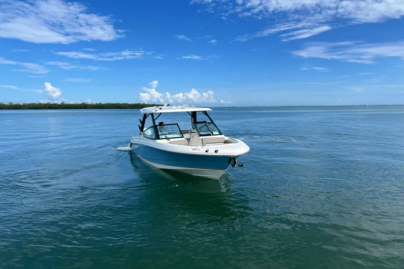 Slide: The Image of Boston Whaler 280 Vantage 2026 - 7