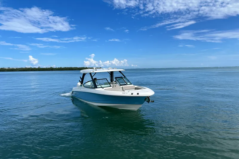 Slide: The Image of Boston Whaler 280 Vantage 2026 - 8