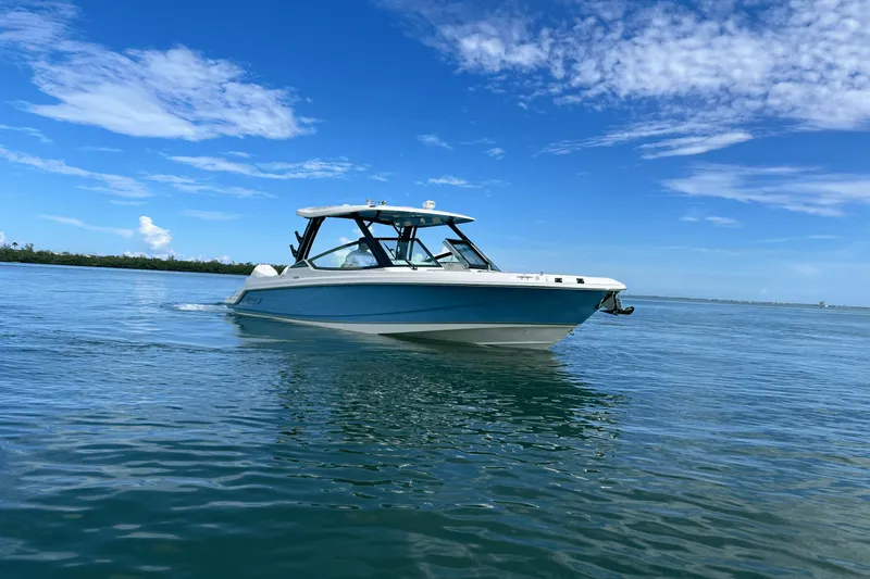 Slide: The Image of Boston Whaler 280 Vantage 2026 - 9