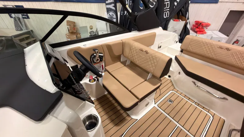 Slide: The Image of Sea Ray SDX 230 2026 - 25