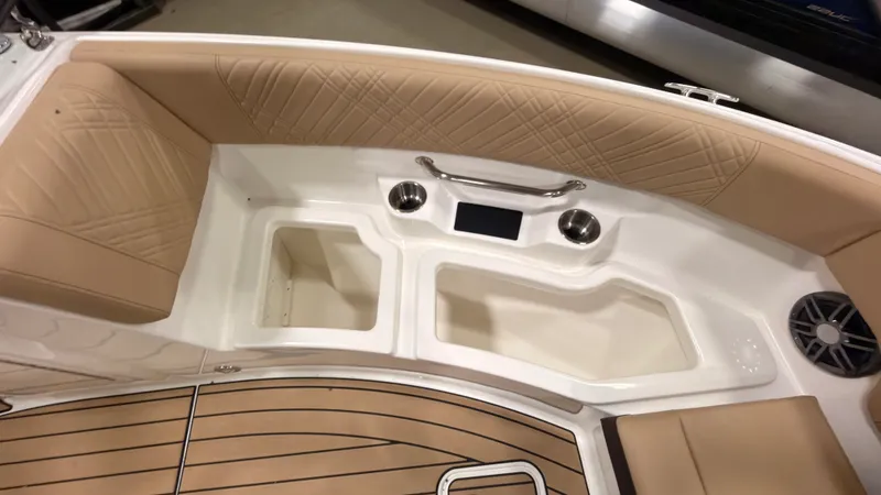 Slide: The Image of Sea Ray SDX 230 2026 - 52