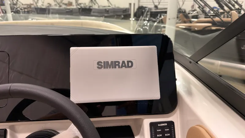 Slide: The Image of Sea Ray SDX 230 2026 - 29