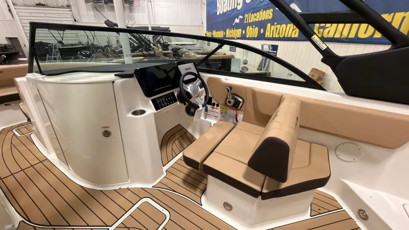Slide: The Image of Sea Ray SDX 230 2026 - 24