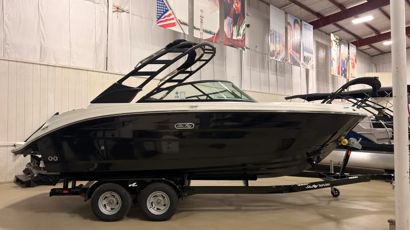 The Image of Sea Ray SDX 230 2026 - 0
