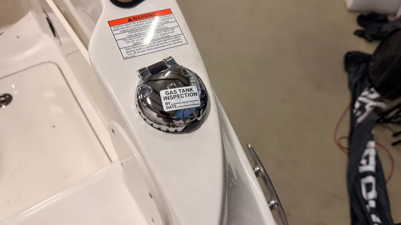 Slide: The Image of Sea Ray SDX 230 2026 - 65