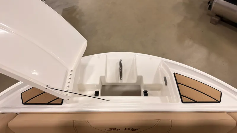 Slide: The Image of Sea Ray SDX 230 2026 - 58