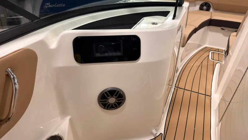 Slide: The Image of Sea Ray SDX 230 2026 - 38