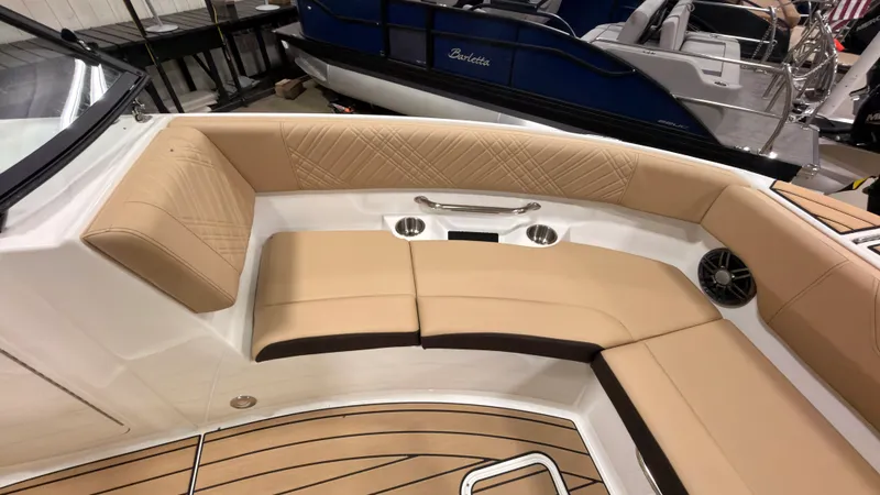 Slide: The Image of Sea Ray SDX 230 2026 - 51