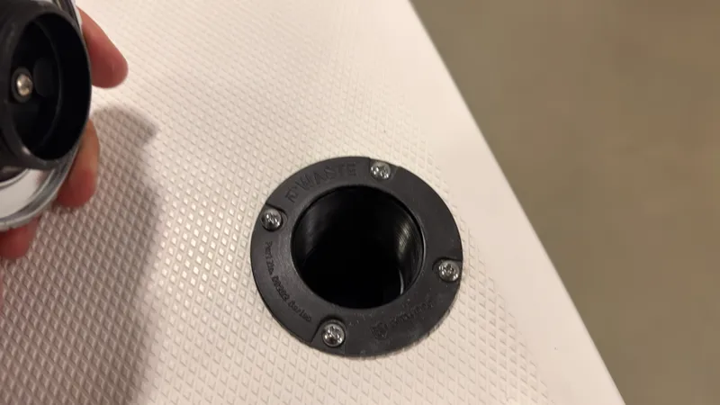 Slide: The Image of Sea Ray SDX 230 2026 - 63