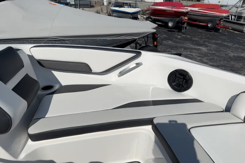 Slide: The Image of Yamaha AR195 2021 - 17