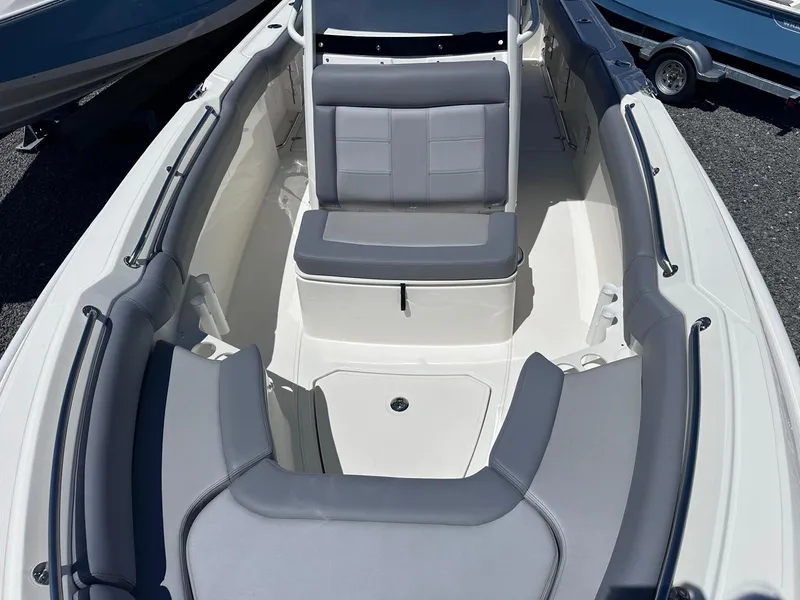 Slide: The Image of Boston Whaler 230 Outrage 2026 - 14