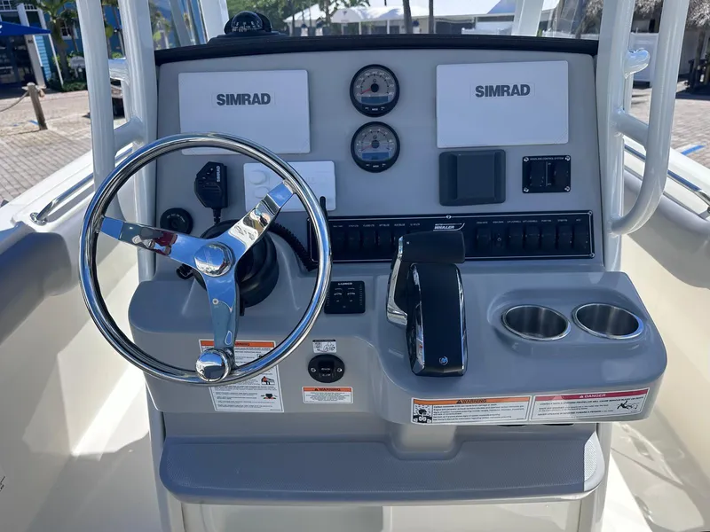 Slide: The Image of Boston Whaler 230 Outrage 2026 - 19