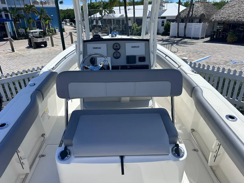 Slide: The Image of Boston Whaler 230 Outrage 2026 - 24